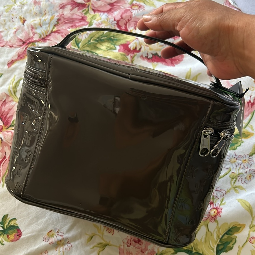 DKNY TALL TRAIN CASE - Picture 2 of 4